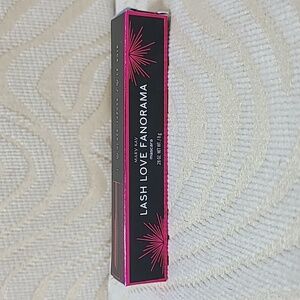 Mary Kay Lash Love Fanorama mascara in black.